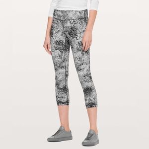 LULULEMON SERIGRAPH STARLIGHT WUNDER UNDER CROP(High-Rise) *Full-On Luxt…